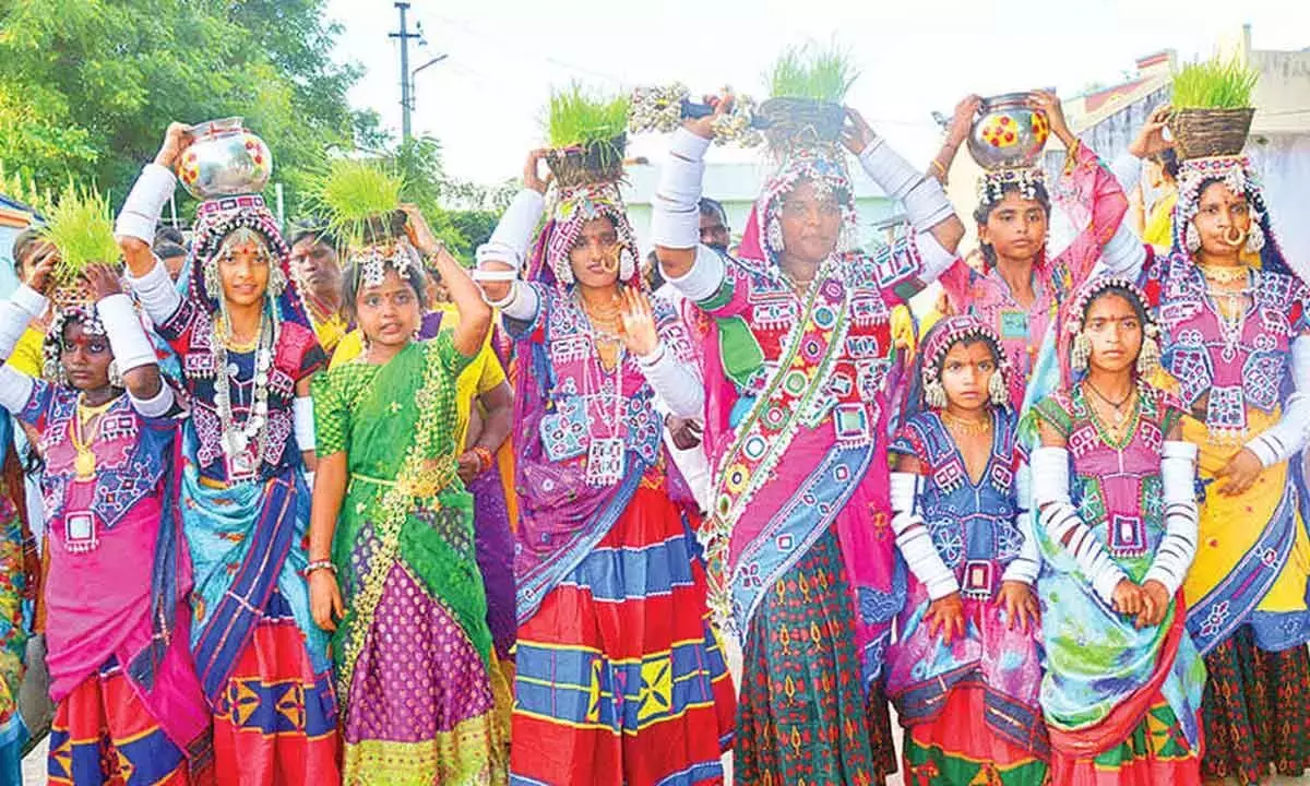 Telangana: आदिवासी बस्तियों में तीज उत्सव शुरू