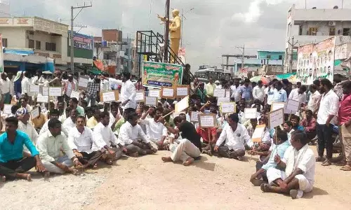 कांग्रेस कार्यकर्ता कोल्लापुर में सांसद मल्लू रवि के खिलाफ एक समिति बनाएंगे