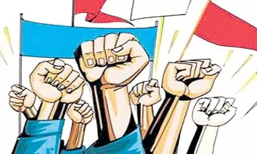 यूनियनों ने वादाखिलाफी करने वाली सरकार के खिलाफ विरोध प्रदर्शन किया