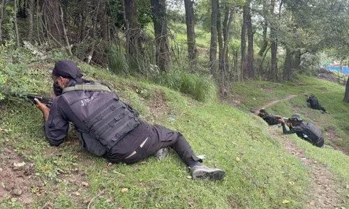 Kulgam में आतंकवादी समूह के खिलाफ अभियान तीसरे दिन भी जारी