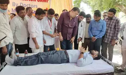 कोठागुडेम कलेक्टर ने Manuguru में रक्त भंडारण केंद्र का उद्घाटन किया, रक्तदान किया