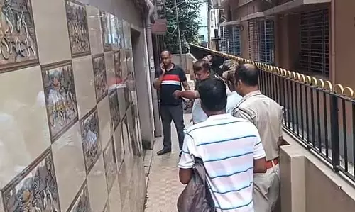 खरदाह में लग्जरी फ्लैट में हथियारों का भारी जखीरा मिला खरदाह में लग्जरी फ्लैट में हथियारों का भारी जखीरा मिला