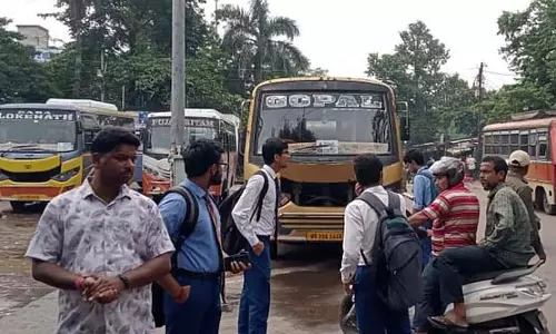 दुर्गापुर में सुबह से ही मिनी बसों और ऑटो पर प्रतिबंध