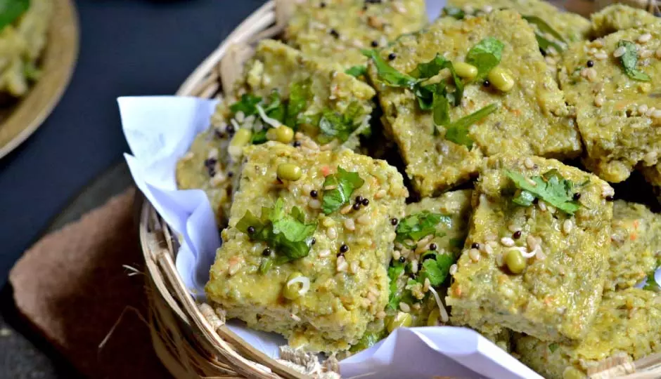 Sprouted Dhokl: नाश्ते में आजमाने लायक पौष्टिक और स्वादिष्ट रेसिपी Sprouted Dhokl: नाश्ते में आजमाने लायक पौष्टिक और स्वादिष्ट रेसिपी