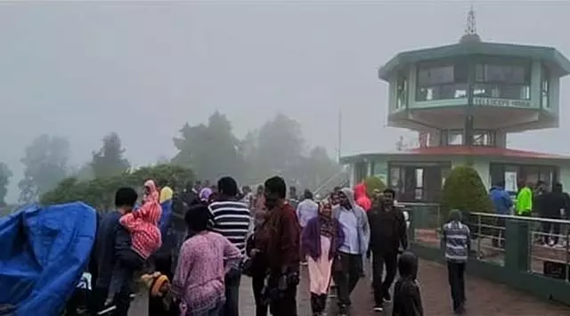 नीलगिरी के लिए रेड अलर्ट: पर्यटक स्थल आज बंद नीलगिरी के लिए रेड अलर्ट: पर्यटक स्थल आज बंद