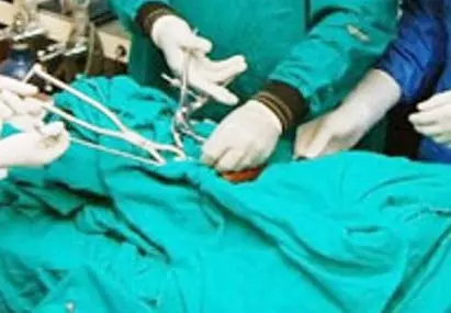 ऑपरेशन थियेटर में नर्स ने की गलती, महिला डॉक्टर ने जड़ा थप्पड़ ऑपरेशन थियेटर में नर्स ने की गलती, महिला डॉक्टर ने जड़ा थप्पड़