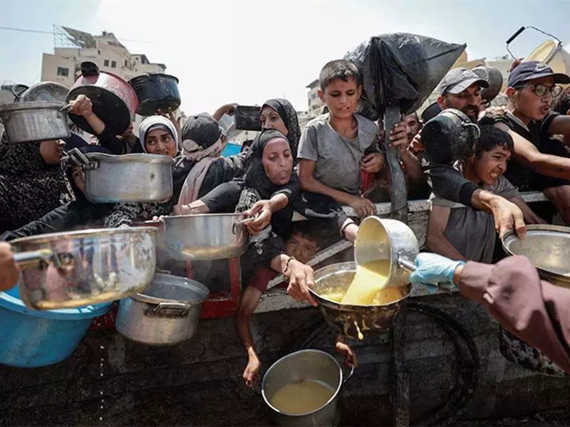 UN मानवाधिकार प्रमुख ने गाजा में भुखमरी को बताया सामूहिक मानवता का अपमान UN मानवाधिकार प्रमुख ने गाजा में भुखमरी को बताया सामूहिक मानवता का अपमान