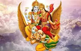 Putrada Ekadashi 2025: इस आरती के बिना अधूरी है पुत्रदा एकादशी की पूजा Putrada Ekadashi 2025: इस आरती के बिना अधूरी है पुत्रदा एकादशी की पूजा