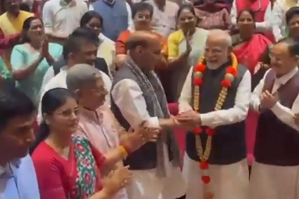 PM मोदी, रक्षा मंत्री, गृह मंत्री, भाजपा अध्यक्ष और NDA के सभी सांसद संसदीय दल की बैठक में शामिल हुए PM मोदी, रक्षा मंत्री, गृह मंत्री, भाजपा अध्यक्ष और NDA के सभी सांसद संसदीय दल की बैठक में शामिल हुए