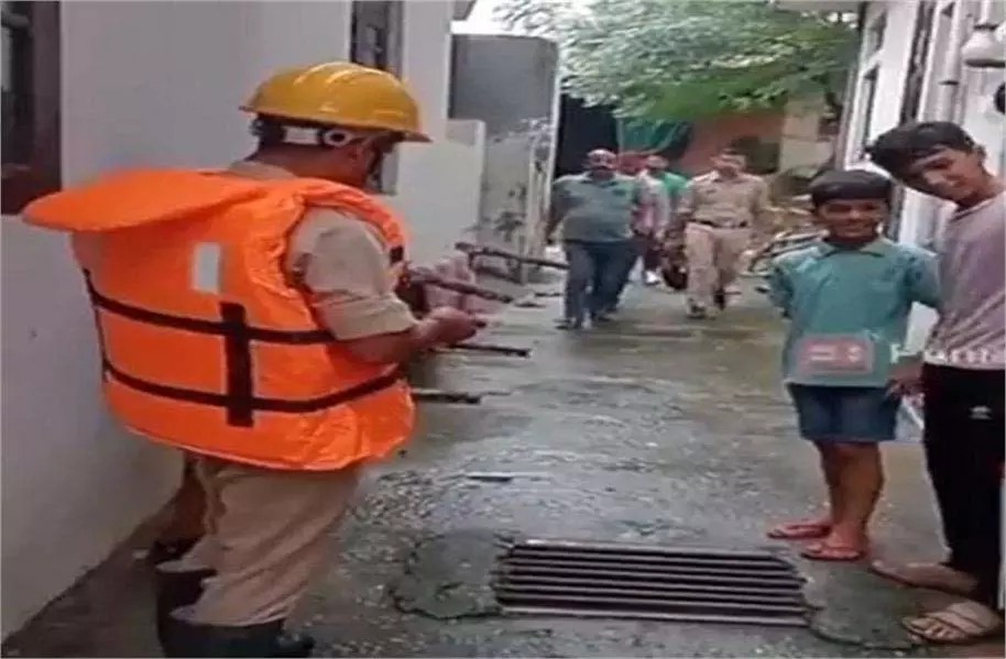 Himachal: नाले में बह गया व्यक्ति, तलाश जारी Himachal: नाले में बह गया व्यक्ति, तलाश जारी