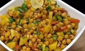 Recipe: घर पर ही बनाएं देसी स्टाइल मटर चाट Recipe: घर पर ही बनाएं देसी स्टाइल मटर चाट