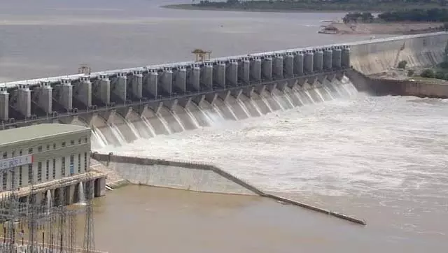 कर्नाटक को अलमट्टी बांध की ऊंचाई बढ़ाने से रोकें: महाराष्ट्र ने केंद्र से आग्रह किया कर्नाटक को अलमट्टी बांध की ऊंचाई बढ़ाने से रोकें: महाराष्ट्र ने केंद्र से आग्रह किया