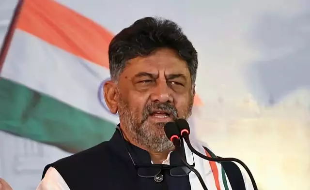 जनता परेशानी पैदा कर रही है जिद्दी मत बनो, ड्यूटी पर आओ: DK की परिवहन कर्मचारियों से अपील जनता परेशानी पैदा कर रही है जिद्दी मत बनो, ड्यूटी पर आओ: DK की परिवहन कर्मचारियों से अपील