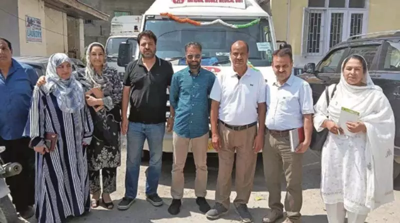 स्वास्थ्य सेवा को बढ़ावा देने के लिए गंदेरबल को मोबाइल मेडिकल यूनिट मिली स्वास्थ्य सेवा को बढ़ावा देने के लिए गंदेरबल को मोबाइल मेडिकल यूनिट मिली