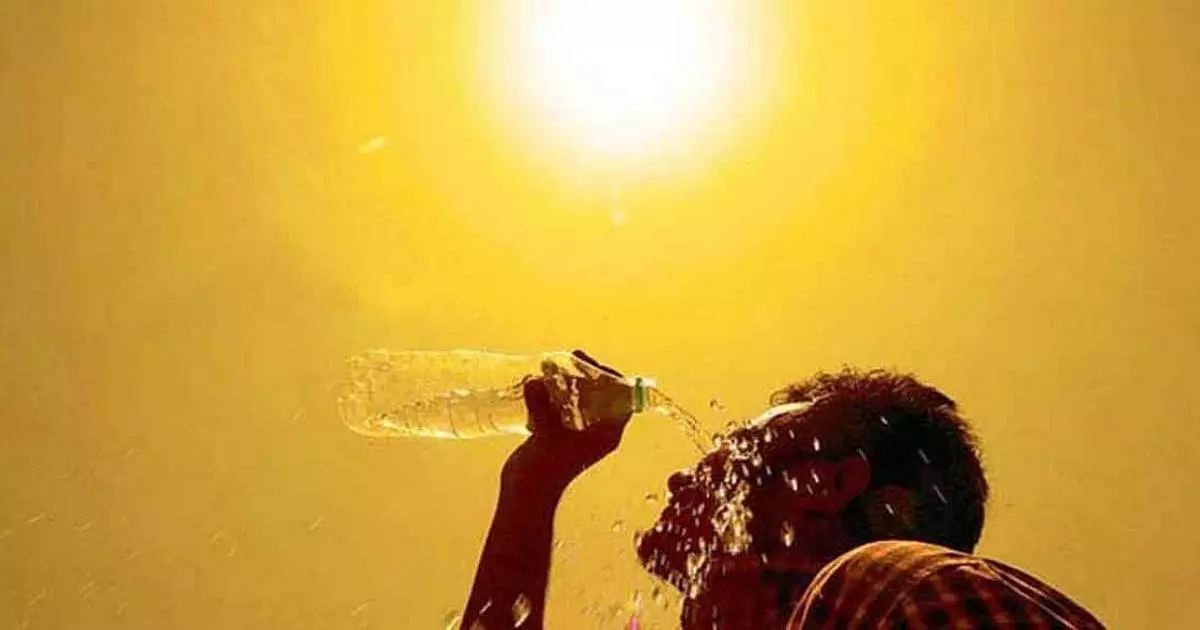Ranchi: झारखंड में बरसात के बाद उमस का कहर Ranchi: झारखंड में बरसात के बाद उमस का कहर