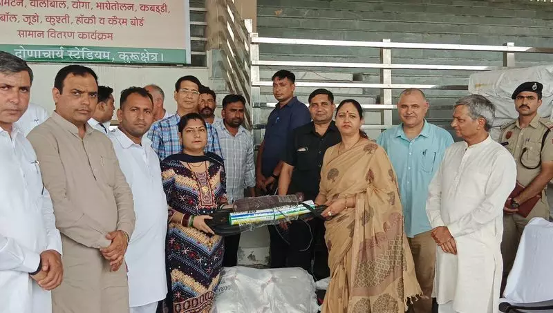 लाडवा विधानसभा क्षेत्र के 111 गांवों में खेल सामग्री वितरित लाडवा विधानसभा क्षेत्र के 111 गांवों में खेल सामग्री वितरित