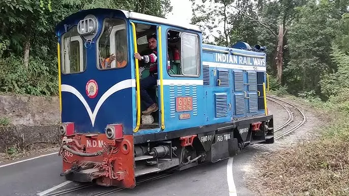 DHR को नए एनडीएम-6 डीजल इंजन से शक्ति में वृद्धि मिली DHR को नए एनडीएम-6 डीजल इंजन से शक्ति में वृद्धि मिली