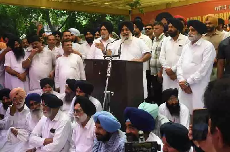 रिश्वत के बदले दिल्ली के डेवलपर्स को फायदा पहुंचाने की कोशिश: Sukhbir Badal रिश्वत के बदले दिल्ली के डेवलपर्स को फायदा पहुंचाने की कोशिश: Sukhbir Badal