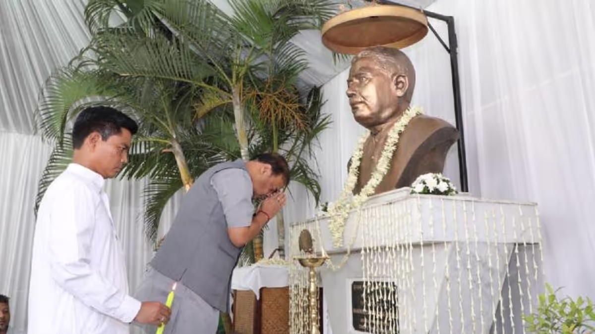 Himanta ने गोपीनाथ बोरदोलोई को 75वीं पुण्य तिथि पर श्रद्धांजलि दी Himanta ने गोपीनाथ बोरदोलोई को 75वीं पुण्य तिथि पर श्रद्धांजलि दी