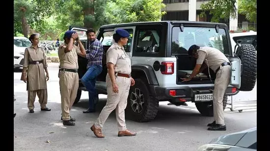 छात्रसंघ चुनाव से पहले पीयू परिसर में पुलिस ने किया सुरक्षा इंतजाम तेज छात्रसंघ चुनाव से पहले पीयू परिसर में पुलिस ने किया सुरक्षा इंतजाम तेज