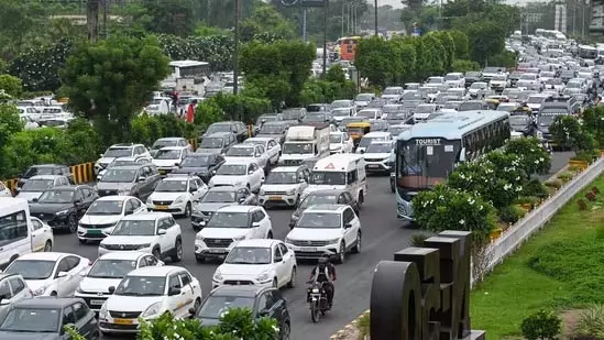 रिंग रोड पर लगेगा ट्रैफिक ब्रेक, पुलिस ने जारी किया रूट प्लान रिंग रोड पर लगेगा ट्रैफिक ब्रेक, पुलिस ने जारी किया रूट प्लान