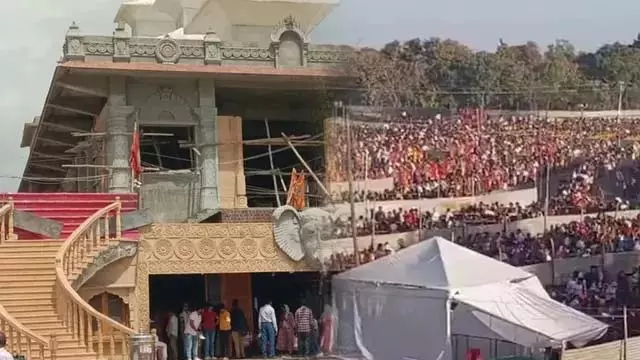 सीहोर के कुबेरेश्वर धाम में भगदड़ मचने से 2 की मौत, कई घायल सीहोर के कुबेरेश्वर धाम में भगदड़ मचने से 2 की मौत, कई घायल