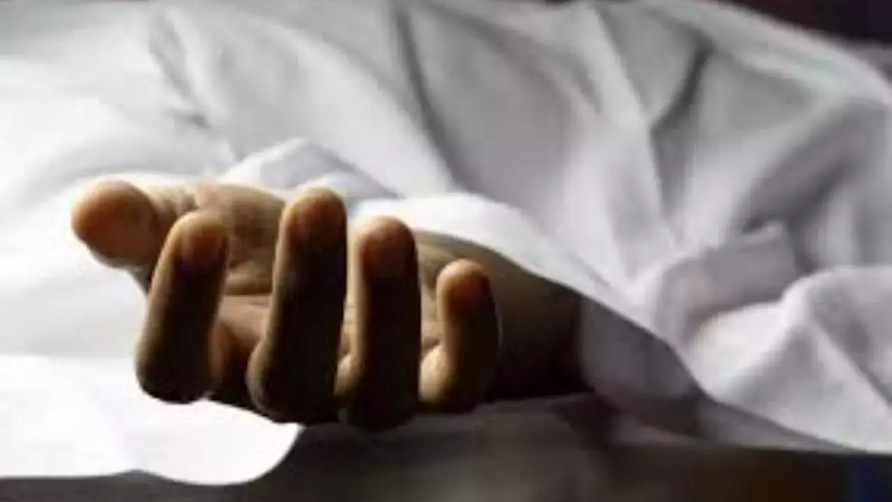 Ballia: शिक्षामित्र की असमय मौत से गांव में मातम Ballia: शिक्षामित्र की असमय मौत से गांव में मातम