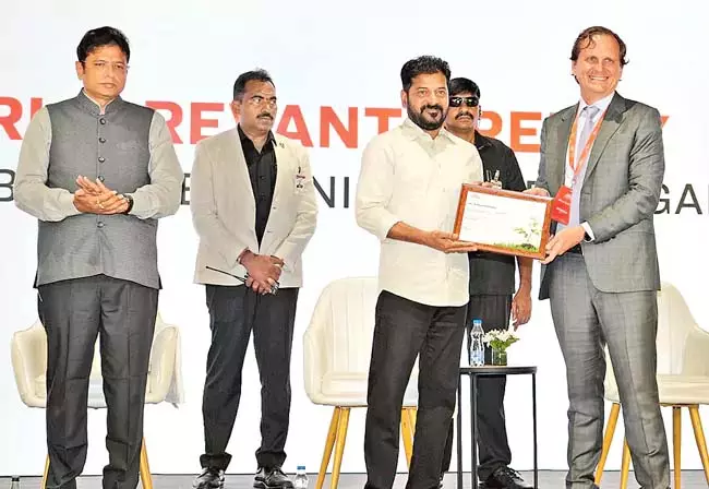तेलंगाना वैश्विक स्वास्थ्य नवाचारों का केंद्र है : मुख्यमंत्री रेवंत रेड्डी तेलंगाना वैश्विक स्वास्थ्य नवाचारों का केंद्र है : मुख्यमंत्री रेवंत रेड्डी