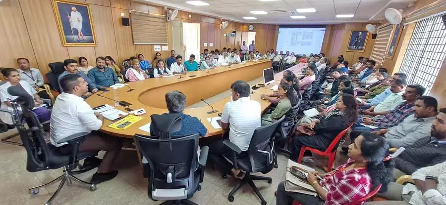 नगर आयुक्त ने चिकित्सा अपशिष्ट के उचित निपटान के निर्देश दिए नगर आयुक्त ने चिकित्सा अपशिष्ट के उचित निपटान के निर्देश दिए