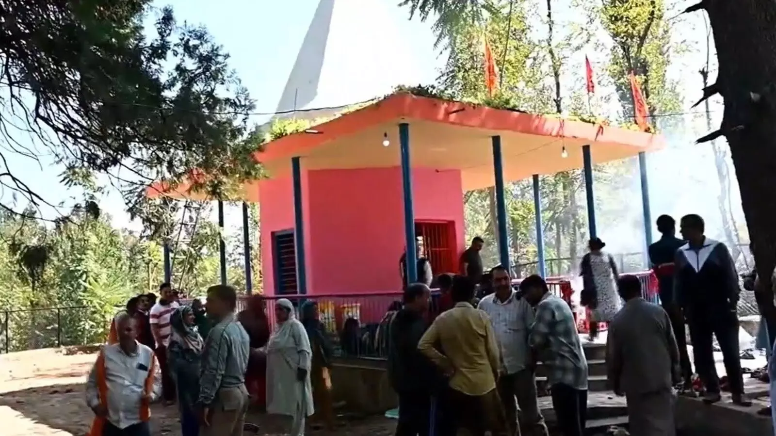 Jammu: कश्मीरी पंडितों की भावनाओं का संगम बना कृपाल मोर्चन मंदिर Jammu: कश्मीरी पंडितों की भावनाओं का संगम बना कृपाल मोर्चन मंदिर