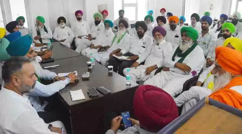 किसान नेता Dallewal ने लैंड पूलिंग नीति पर सरकार को चेतावनी दी किसान नेता Dallewal ने लैंड पूलिंग नीति पर सरकार को चेतावनी दी