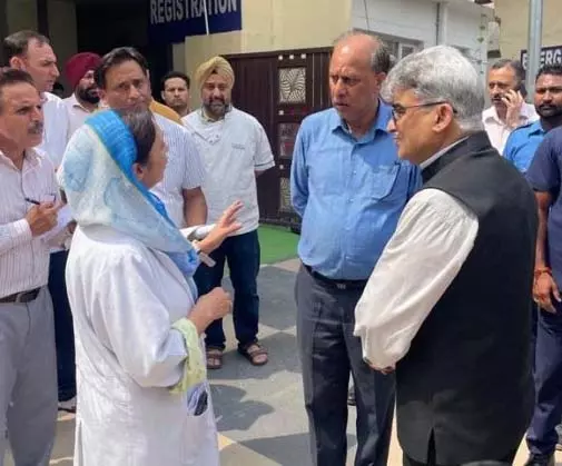 मुख्य सचिव ने Jammu के प्रमुख स्वास्थ्य संस्थानों का निरीक्षण किया मुख्य सचिव ने Jammu के प्रमुख स्वास्थ्य संस्थानों का निरीक्षण किया
