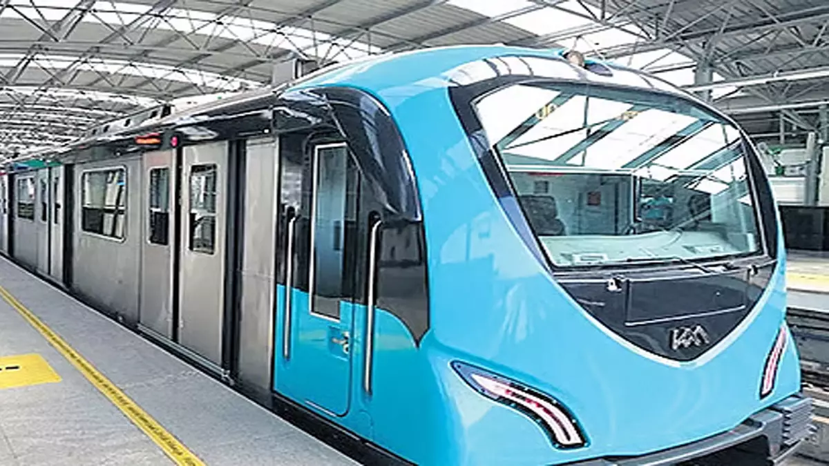 कोच्चि मेट्रो की पिंक लाइन तय समय से 100 दिन पीछे कोच्चि मेट्रो की पिंक लाइन तय समय से 100 दिन पीछे