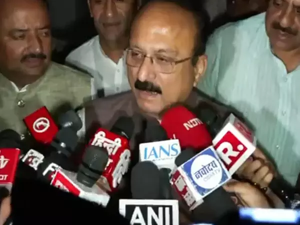 निजी स्कूलों की फीस पर नियंत्रण विधेयक पेश, शिक्षा मंत्री ने विपक्ष पर साधा निशाना निजी स्कूलों की फीस पर नियंत्रण विधेयक पेश, शिक्षा मंत्री ने विपक्ष पर साधा निशाना