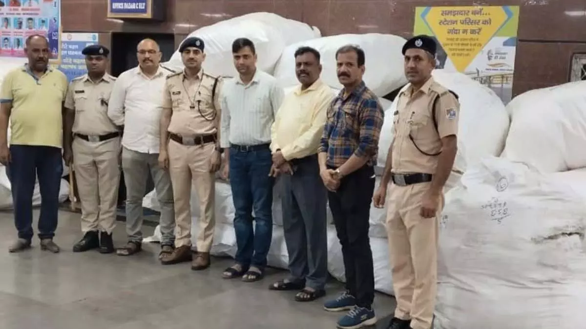 दादर स्टेशन पर आरपीएफ की बड़ी कार्रवाई, ₹6.64 लाख मूल्य का गुटखा जब्त दादर स्टेशन पर आरपीएफ की बड़ी कार्रवाई, ₹6.64 लाख मूल्य का गुटखा जब्त