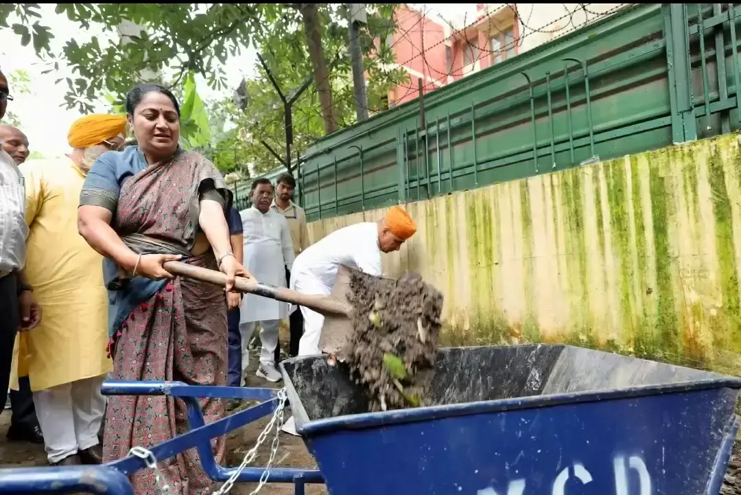 New Delhi: दिल्ली सफाई मिशन में तिमारपुर से सीएम रेखा गुप्ता की बड़ी पहल New Delhi: दिल्ली सफाई मिशन में तिमारपुर से सीएम रेखा गुप्ता की बड़ी पहल