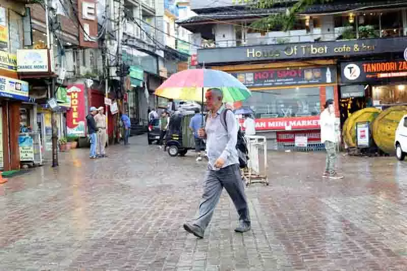 Dharamshala और मैकलोडगंज में भारी बारिश से पर्यटन व्यवसाय चौपट Dharamshala और मैकलोडगंज में भारी बारिश से पर्यटन व्यवसाय चौपट