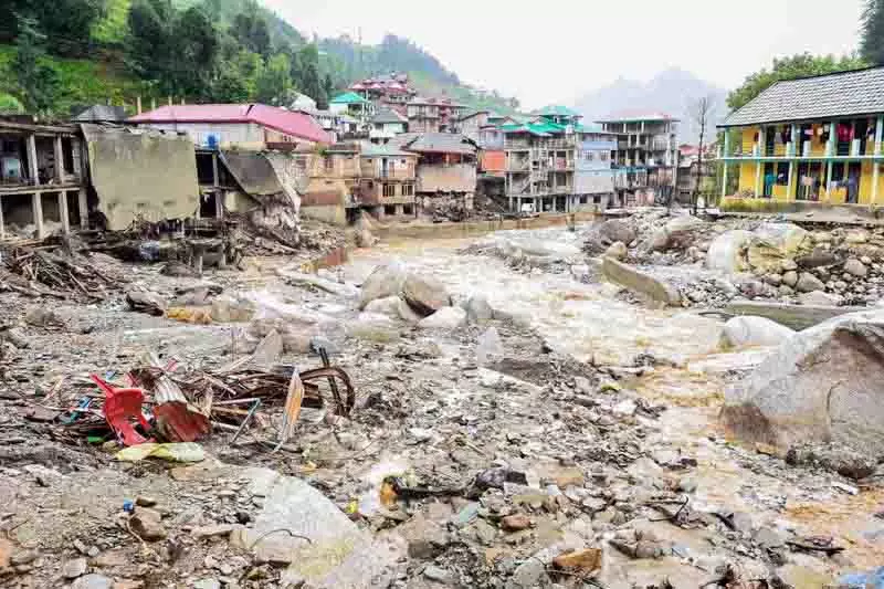 Mandi में बारिश से तबाही, भूस्खलन और बाढ़ से प्रमुख राजमार्ग और सड़कें अवरुद्ध Mandi में बारिश से तबाही, भूस्खलन और बाढ़ से प्रमुख राजमार्ग और सड़कें अवरुद्ध