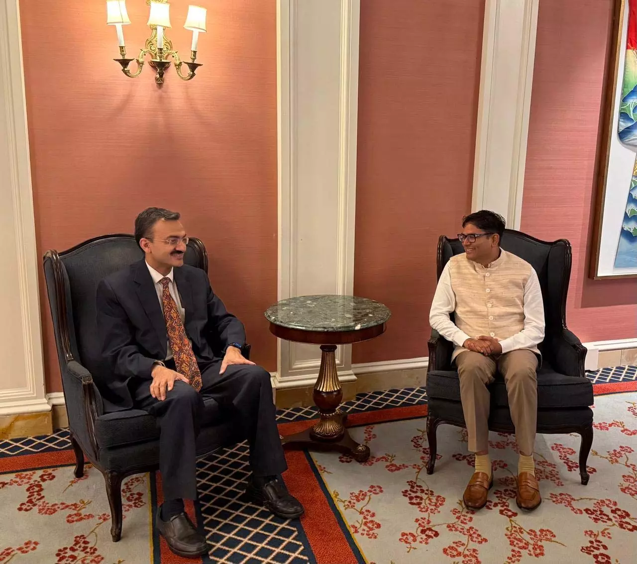 वित्तमंत्री ओपी चौधरी ने वाशिंगटन डी.सी. में मिनिस्टर आशुतोष जिंदल से की मुलाकात वित्तमंत्री ओपी चौधरी ने वाशिंगटन डी.सी. में मिनिस्टर आशुतोष जिंदल से की मुलाकात