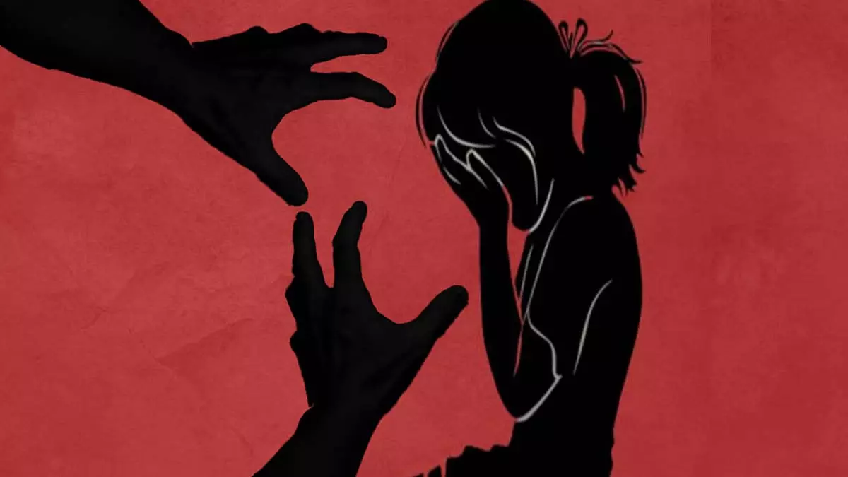 नाबालिग लड़की का बलात्कार करने के आरोप में 60 वर्षीय व्यक्ति गिरफ्तार नाबालिग लड़की का बलात्कार करने के आरोप में 60 वर्षीय व्यक्ति गिरफ्तार
