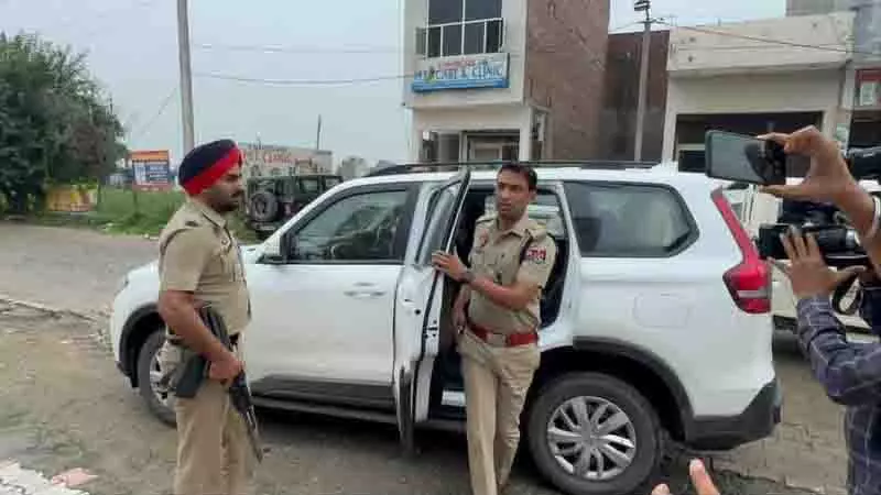Dera Bassi में मुठभेड़ के बाद लॉरेंस बिश्नोई गिरोह का सदस्य गिरफ्तार Dera Bassi में मुठभेड़ के बाद लॉरेंस बिश्नोई गिरोह का सदस्य गिरफ्तार
