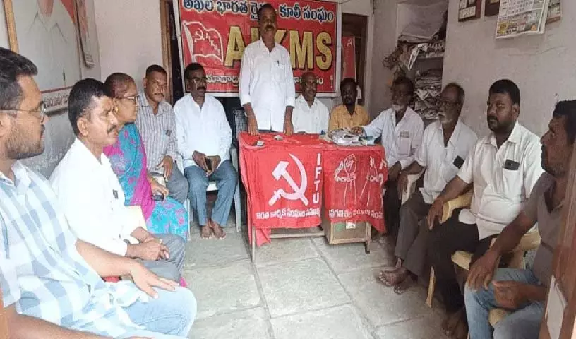 अमेरिका के साथ व्यापार समझौते रद्द किए जाने चाहिए: कल्लेपु अदिवाया अमेरिका के साथ व्यापार समझौते रद्द किए जाने चाहिए: कल्लेपु अदिवाया