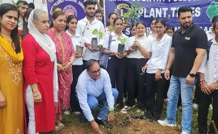 Jammu: बॉटनी विभाग ने बढ़ाया पर्यावरण संरक्षण का संदेश Jammu: बॉटनी विभाग ने बढ़ाया पर्यावरण संरक्षण का संदेश