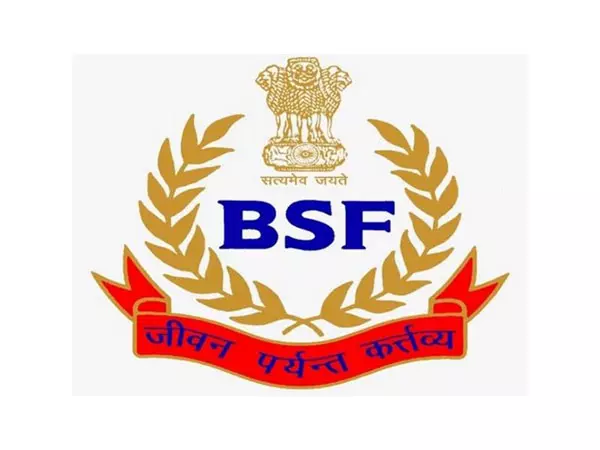 पश्चिम बंगाल: BSF ने अवैध रूप से सीमा पार करने की कोशिश कर रहे बांग्लादेशी नागरिक को पकड़ा पश्चिम बंगाल: BSF ने अवैध रूप से सीमा पार करने की कोशिश कर रहे बांग्लादेशी नागरिक को पकड़ा