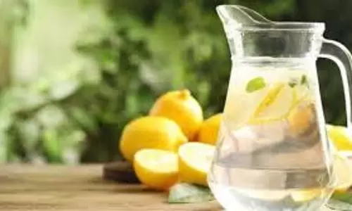 Lemon Water Side Effects: दांतों, पेट और त्वचा पर पड़ सकता है असर, जानें ये संकेत Lemon Water Side Effects: दांतों, पेट और त्वचा पर पड़ सकता है असर, जानें ये संकेत
