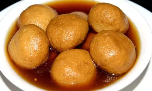 Jaggery Rasgulla: एक बार इस स्वादिष्ट मिठाई को बनाकर देखिए Jaggery Rasgulla: एक बार इस स्वादिष्ट मिठाई को बनाकर देखिए