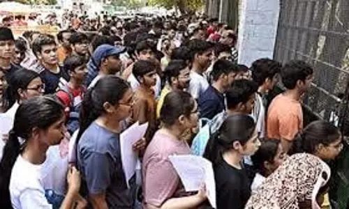 लोकसभा में सरकार: सीयूईटी के बाद महिलाओं के यूजी दाखिले में कोई गिरावट नहीं लोकसभा में सरकार: सीयूईटी के बाद महिलाओं के यूजी दाखिले में कोई गिरावट नहीं