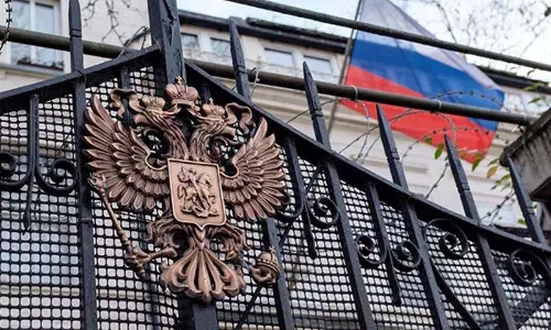 Russia claims: छाया बेड़े पर छापे की साजिश रच रहा है ब्रिटेन, NATO सहयोगी होंगे शामिल