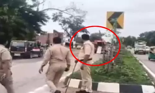 OMG! LIVE वीडियो सड़क पर शव फेंकने का, जानें पूरा मामला