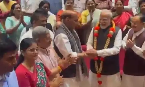 PM मोदी, रक्षा मंत्री, गृह मंत्री, भाजपा अध्यक्ष और NDA के सभी सांसद संसदीय दल की बैठक में शामिल हुए